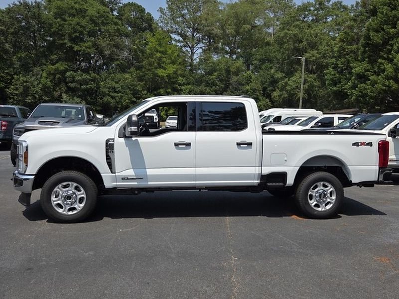 New 2026 Oxford White Ford F-250® XLT image 5