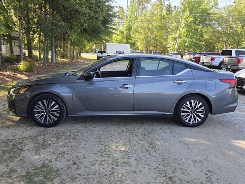 Used 2024 Gun Metallic Nissan 2.5 SV image 5