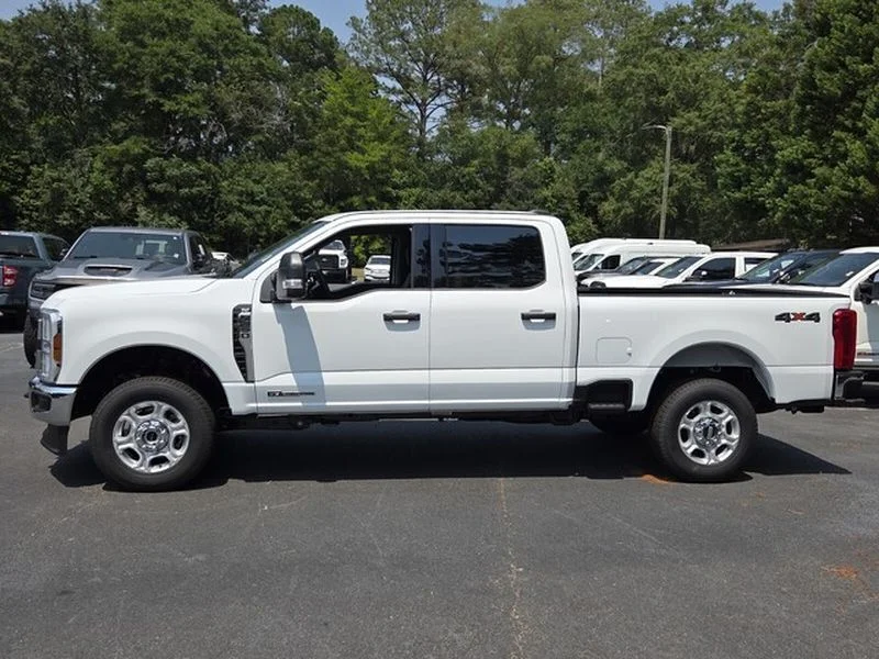 New 2026 Oxford White Ford F-250® XLT image 5