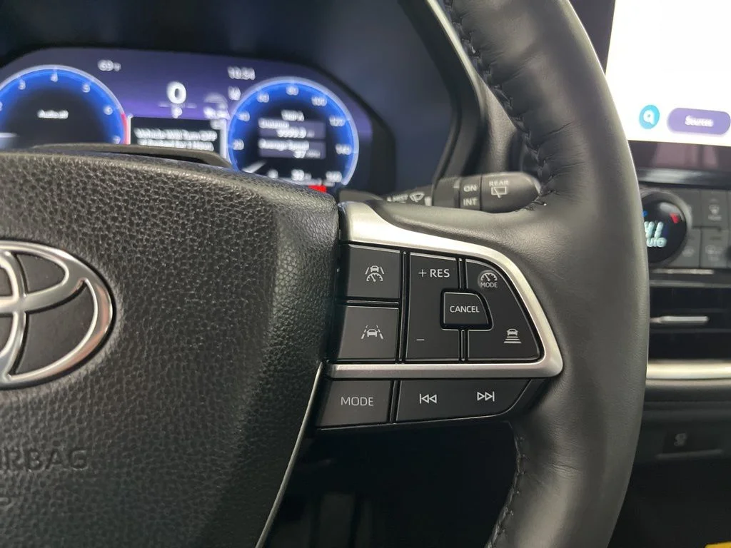 Used 2024 Silver Toyota Platinum image 8