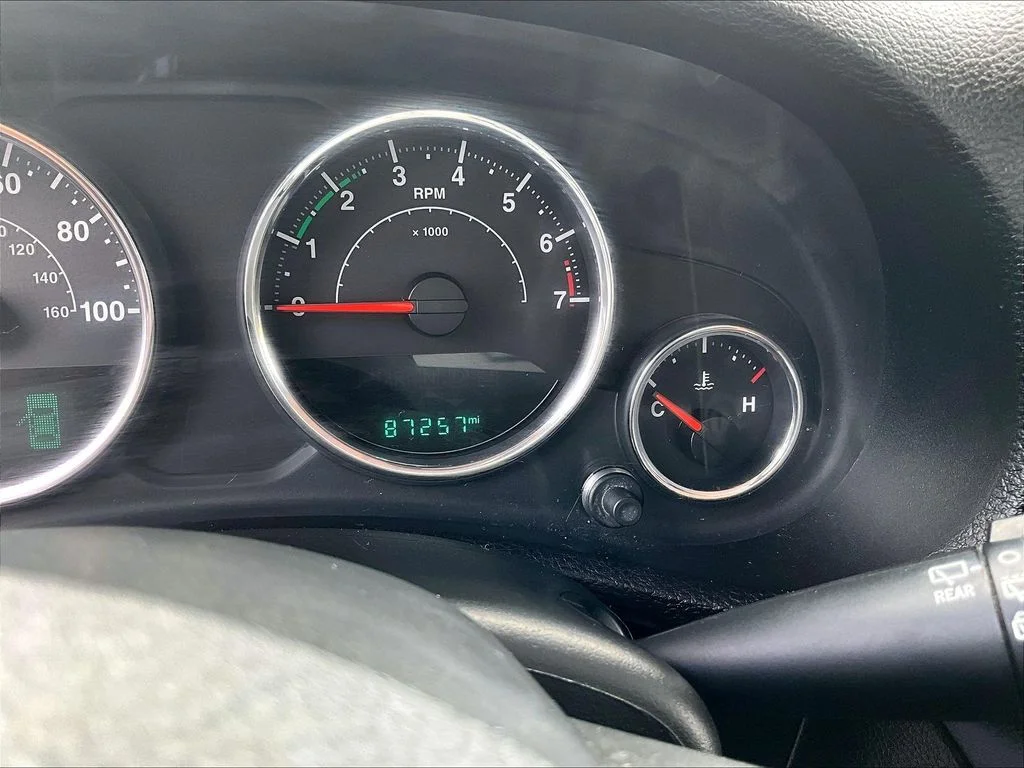 Used 2015 Red Jeep Unlimited Sport image 18