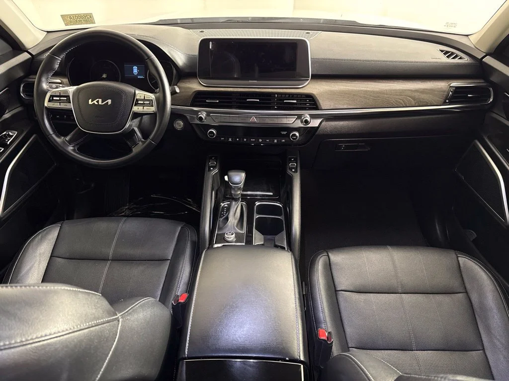Used 2022 White Kia EX image 12