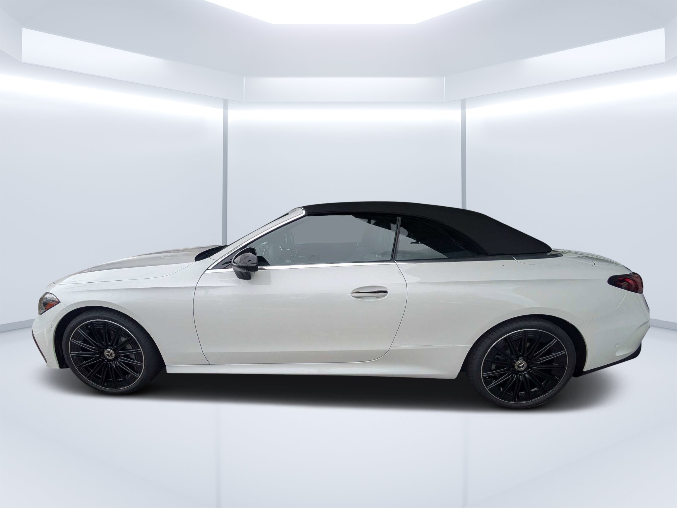 New 2027 MANUFAKTUR Moonlight White Metallic Mercedes-Benz CLE 450 image 33