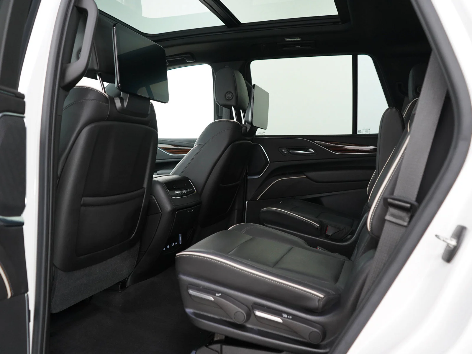 Used 2021 Crystal White Tricoat Cadillac Premium Luxury image 18
