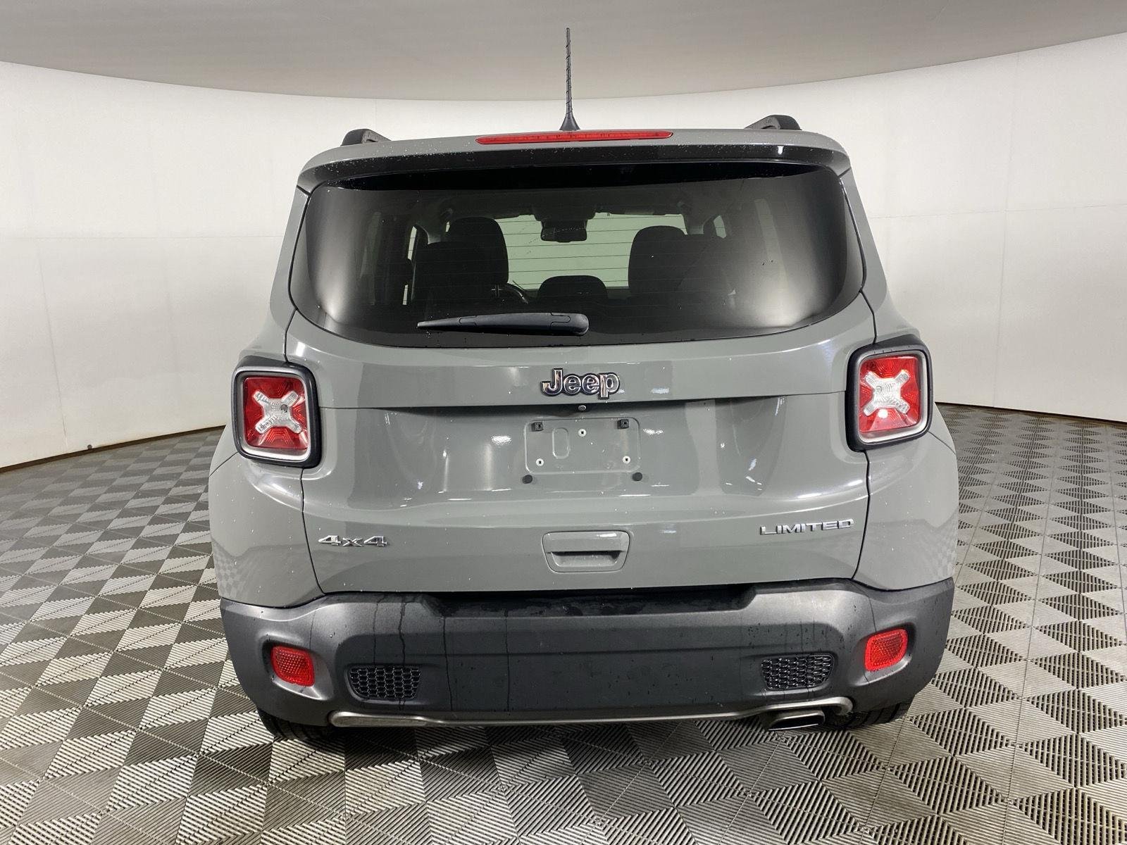 Used 2020 Sting-Gray Clearcoat Jeep Limited image 6