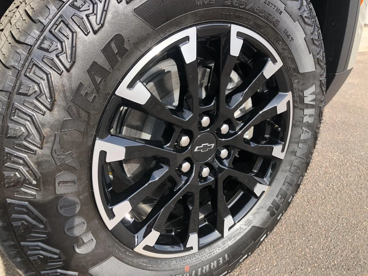 New 2026 Grey Chevrolet Awd 4dr Z71 image 9