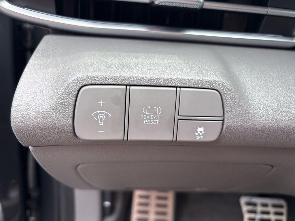 2025 Hyundai Elantra Blue - Photo 18