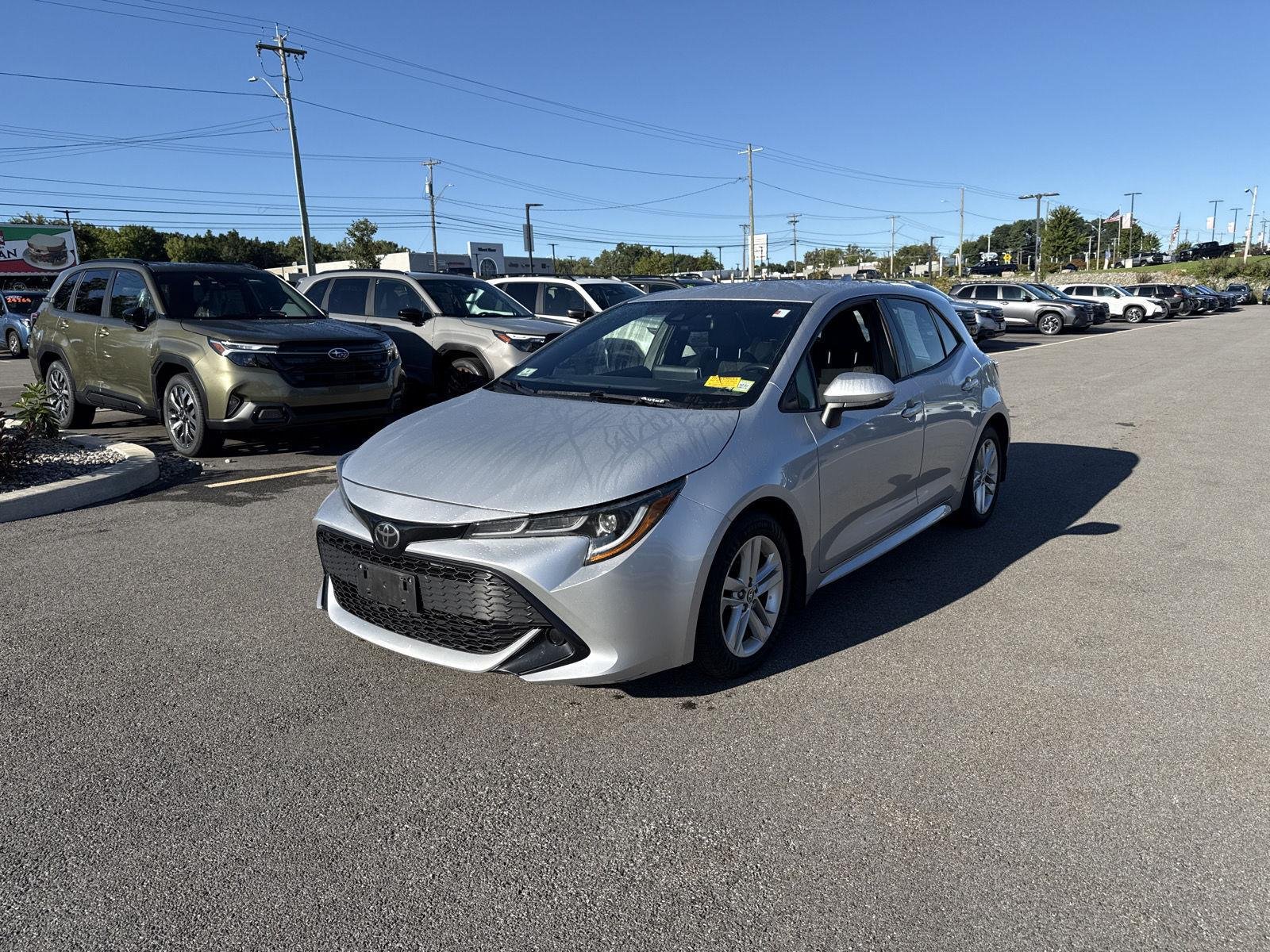 Used 2019 Classic Silver Metallic Toyota SE image 6