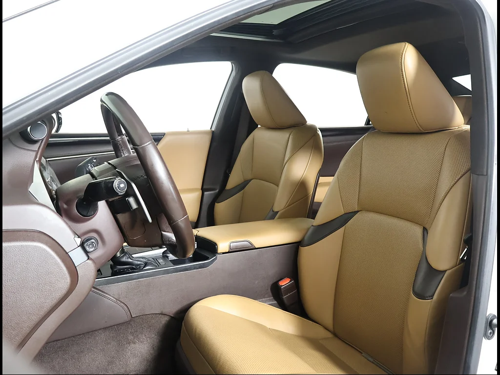Certified Used 2020 Eminent White Pearl Lexus Base image 7