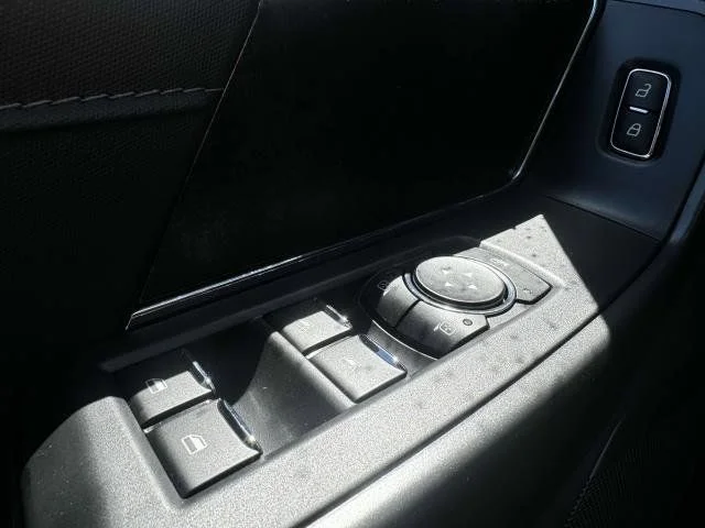 2025 Ford F-150 Lightning Flash - Photo 14