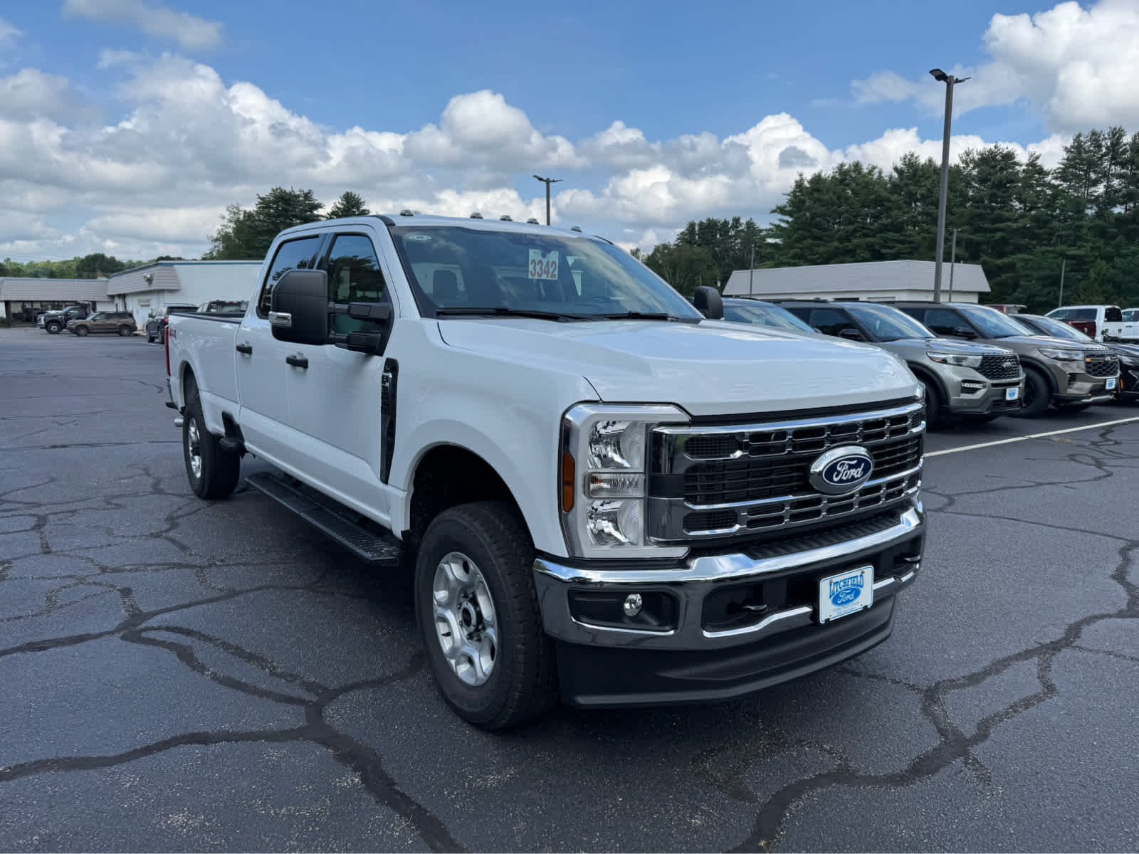 New 2027 Oxford White Ford XLT image 8