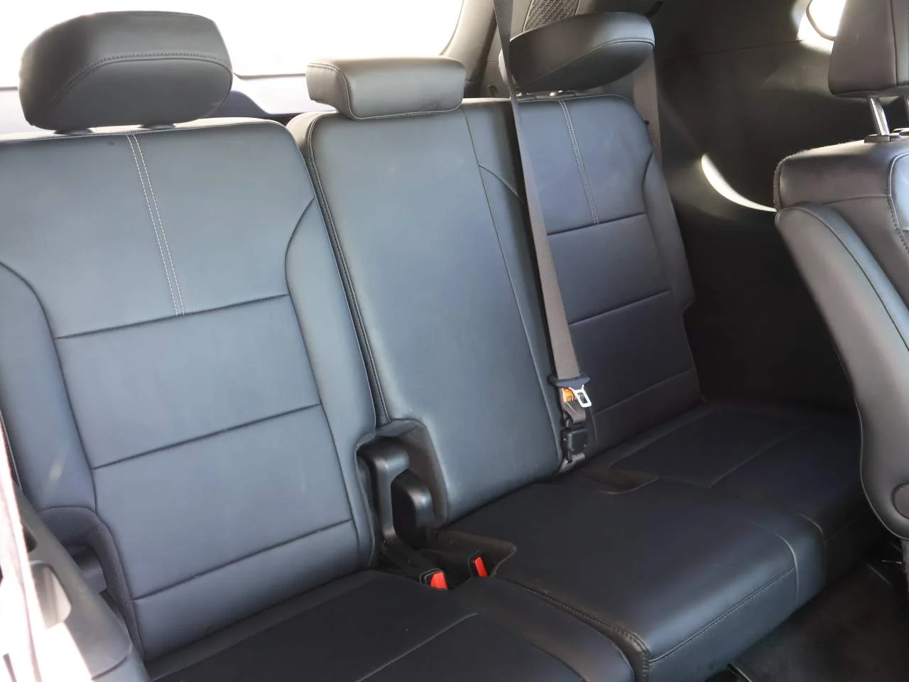 Used 2024 White Frost Tricoat GMC Elevation image 11