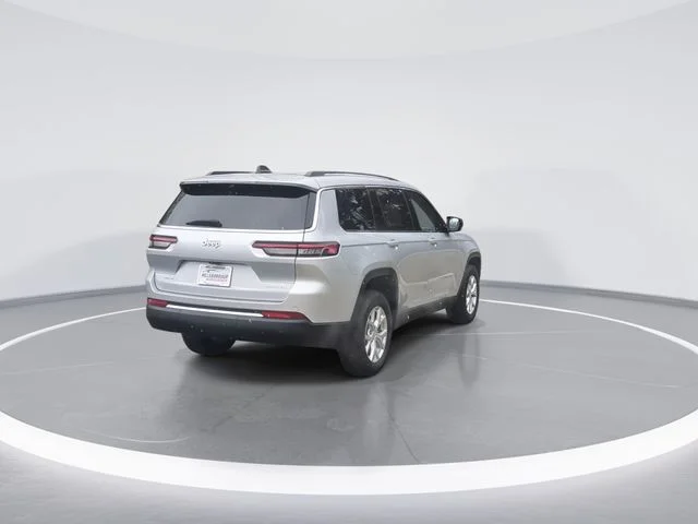 Used 2023 Silver Jeep Limited image 11
