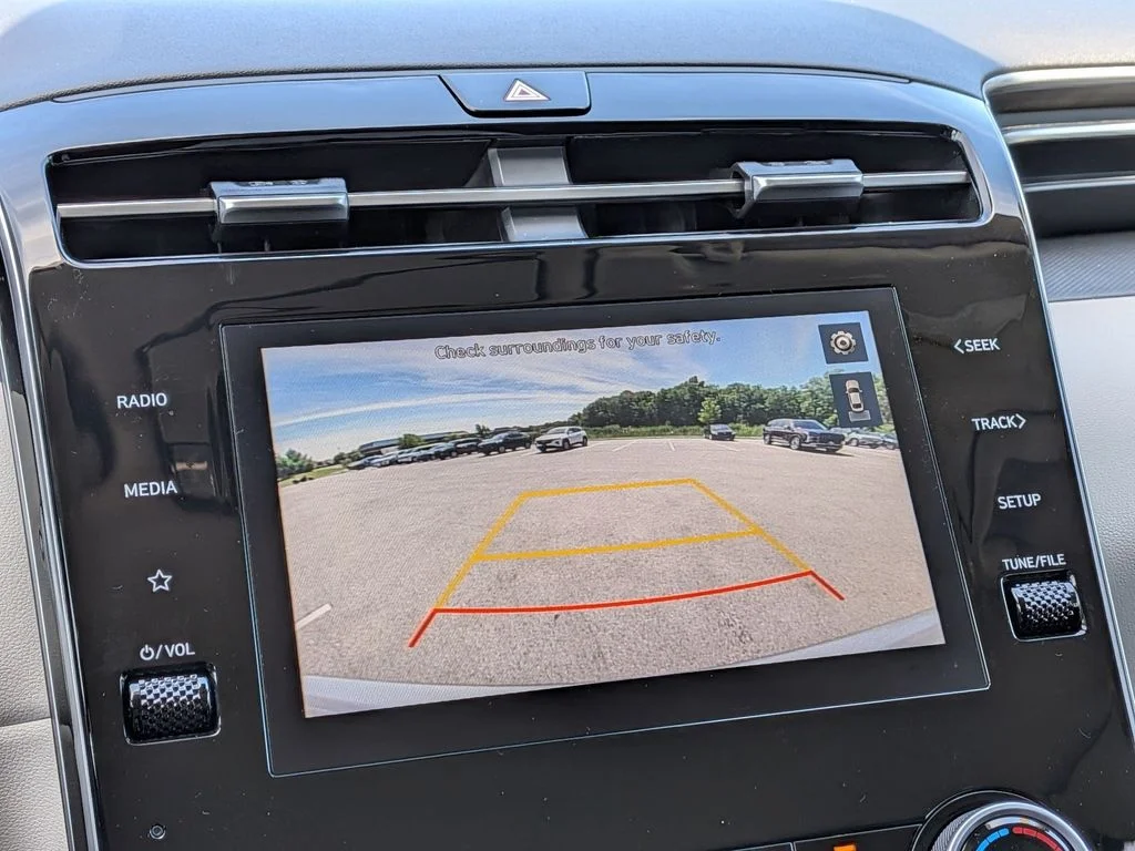 Used 2023 Silver Hyundai SEL image 18
