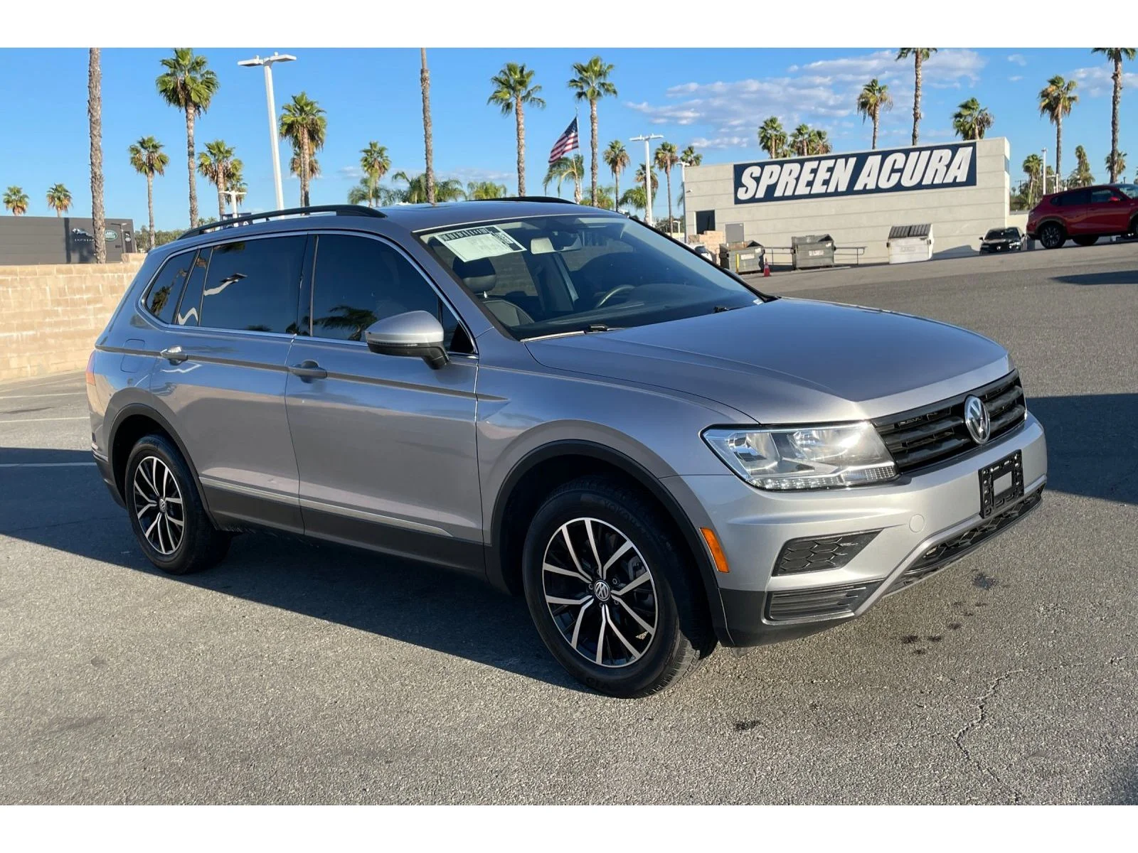 Used 2021 Pyrite Silver Metallic Volkswagen SE image 7