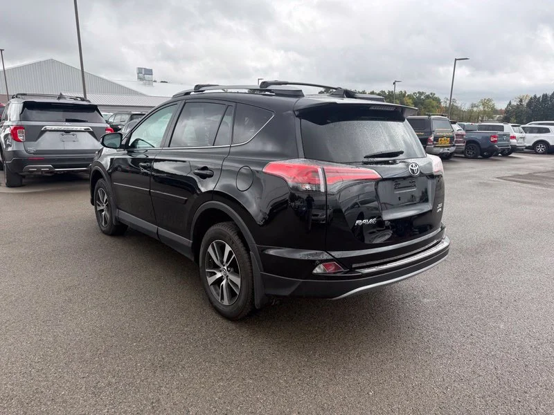 Used 2018 Black Toyota XLE image 16