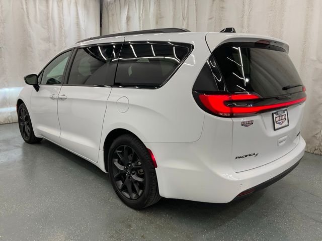 Used 2025 White Chrysler Limited image 5