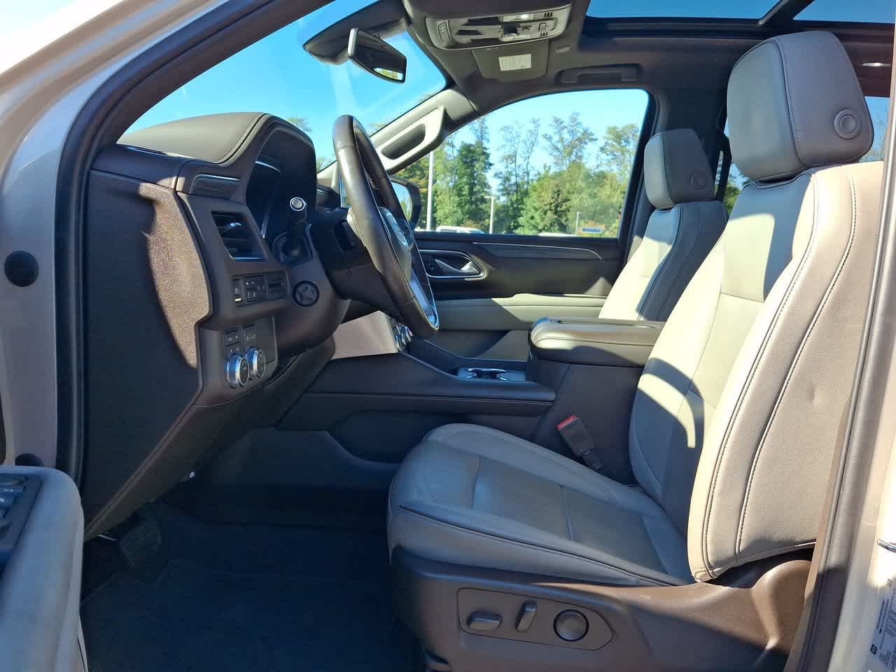 Used 2022 Pearl Beige Metallic GMC SLT image 17