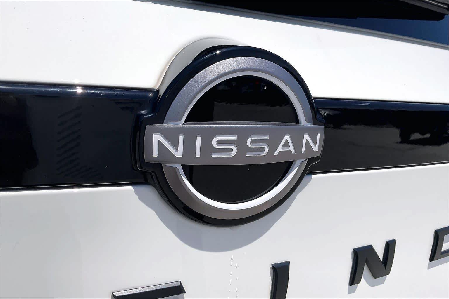 Used 2025 Glacier White Nissan Rock Creek image 30