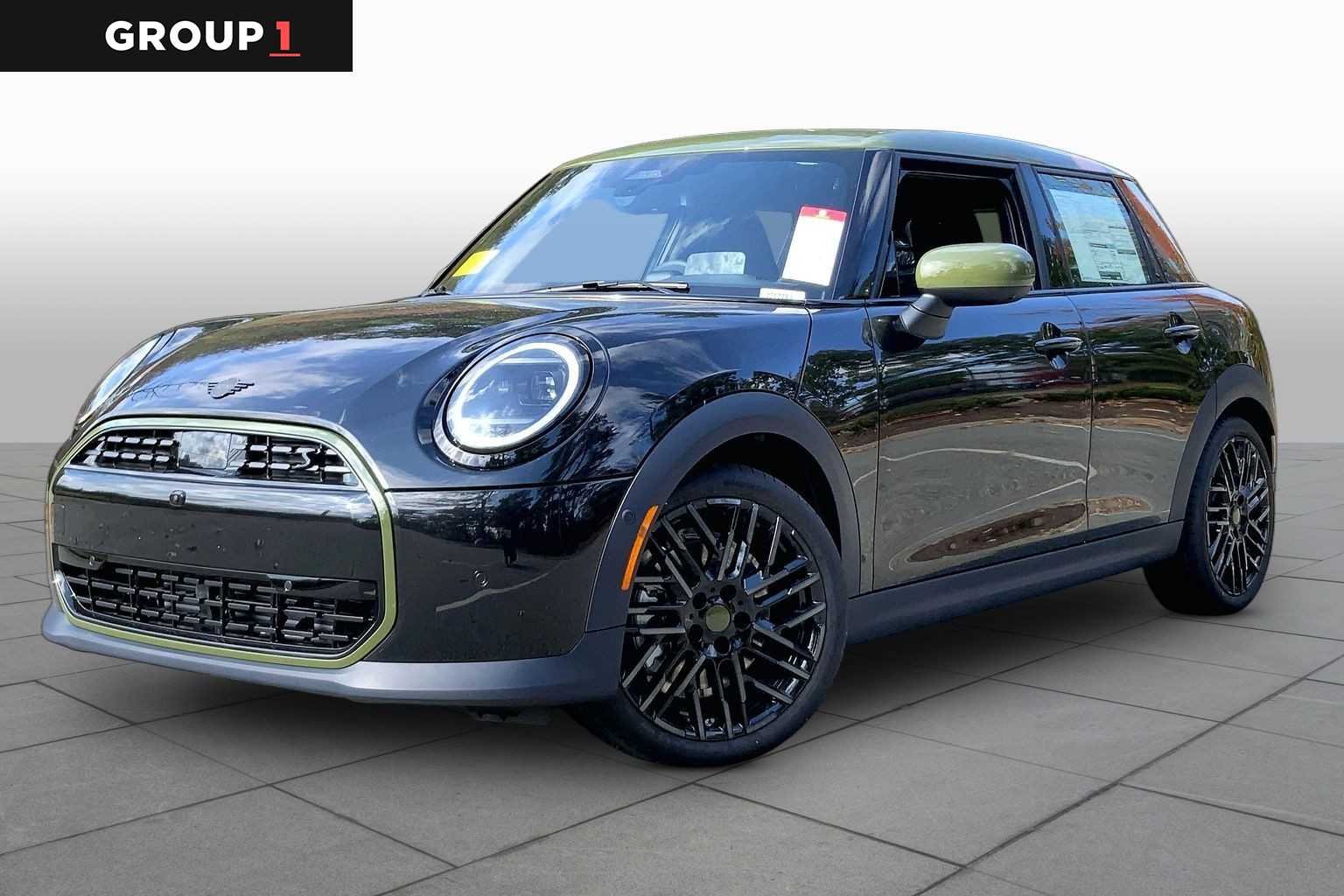 New 2027 MINI 4 Door Iconic Sportshatch in Houston #V2Z17282