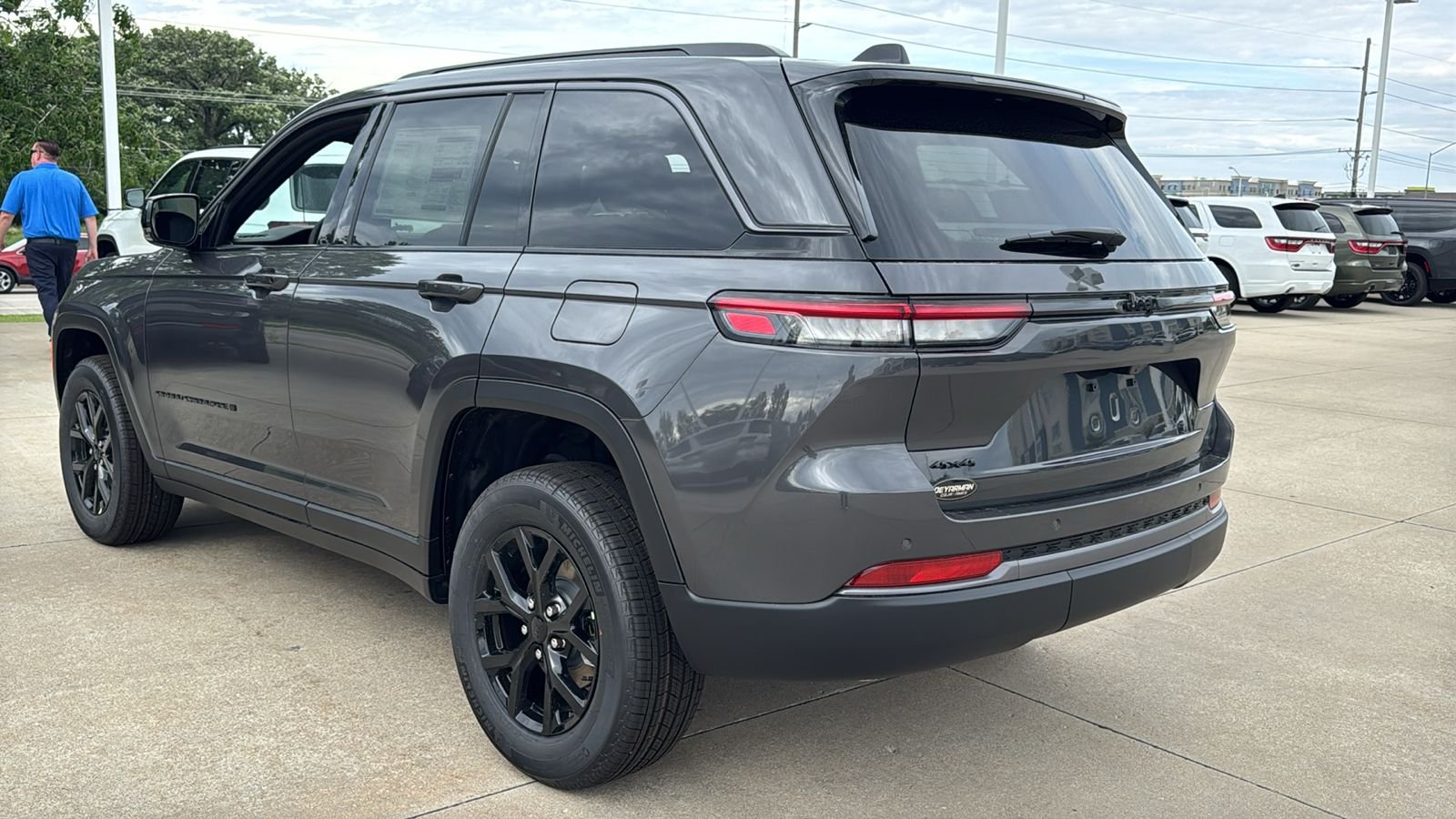 New 2026 Baltic Gray Metallic Clear-Coat Exterior Paint Jeep Altitude image 9