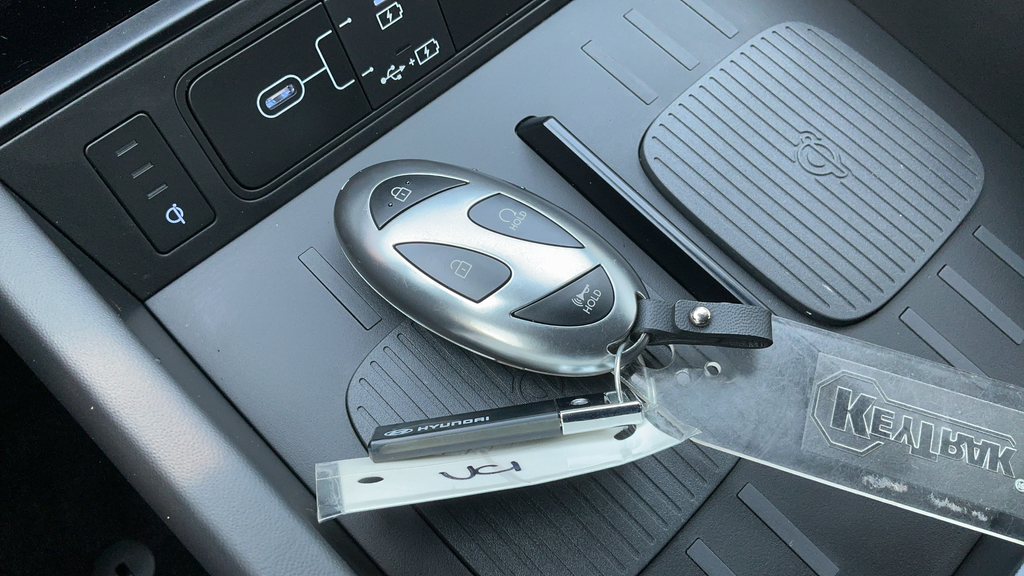 Used 2024 Silver Hyundai Calligraphy image 24
