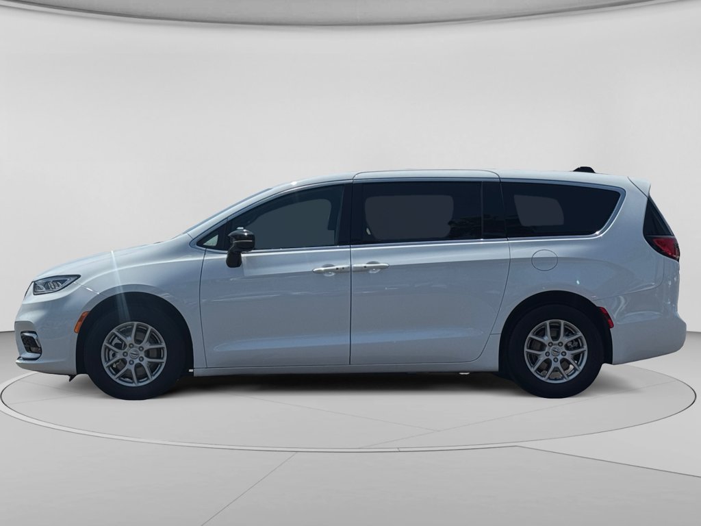Used 2024 White Chrysler Touring image 7