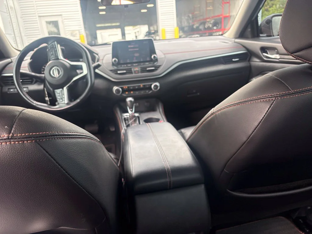 Used 2021 Silver Nissan 2.0 SR image 13