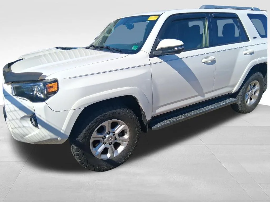 Used 2018 White Toyota SR5 Premium image 20