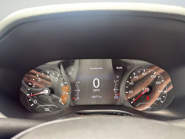 Used 2022 Silver Jeep Latitude image 12