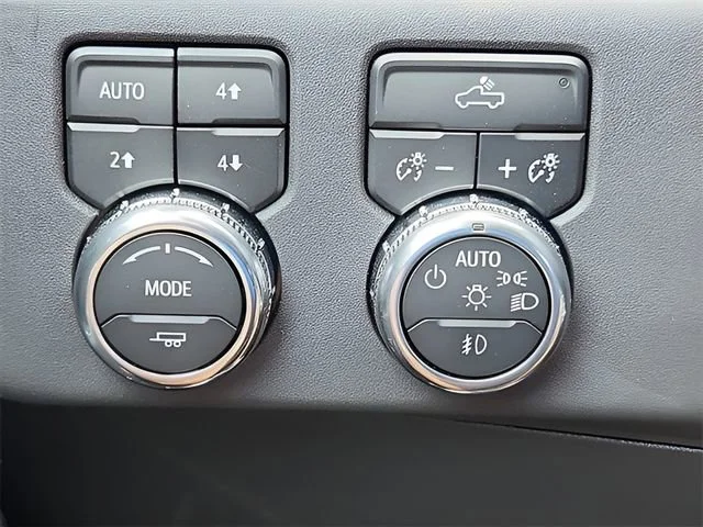 New 2025 Summit White GMC Elevation image 15