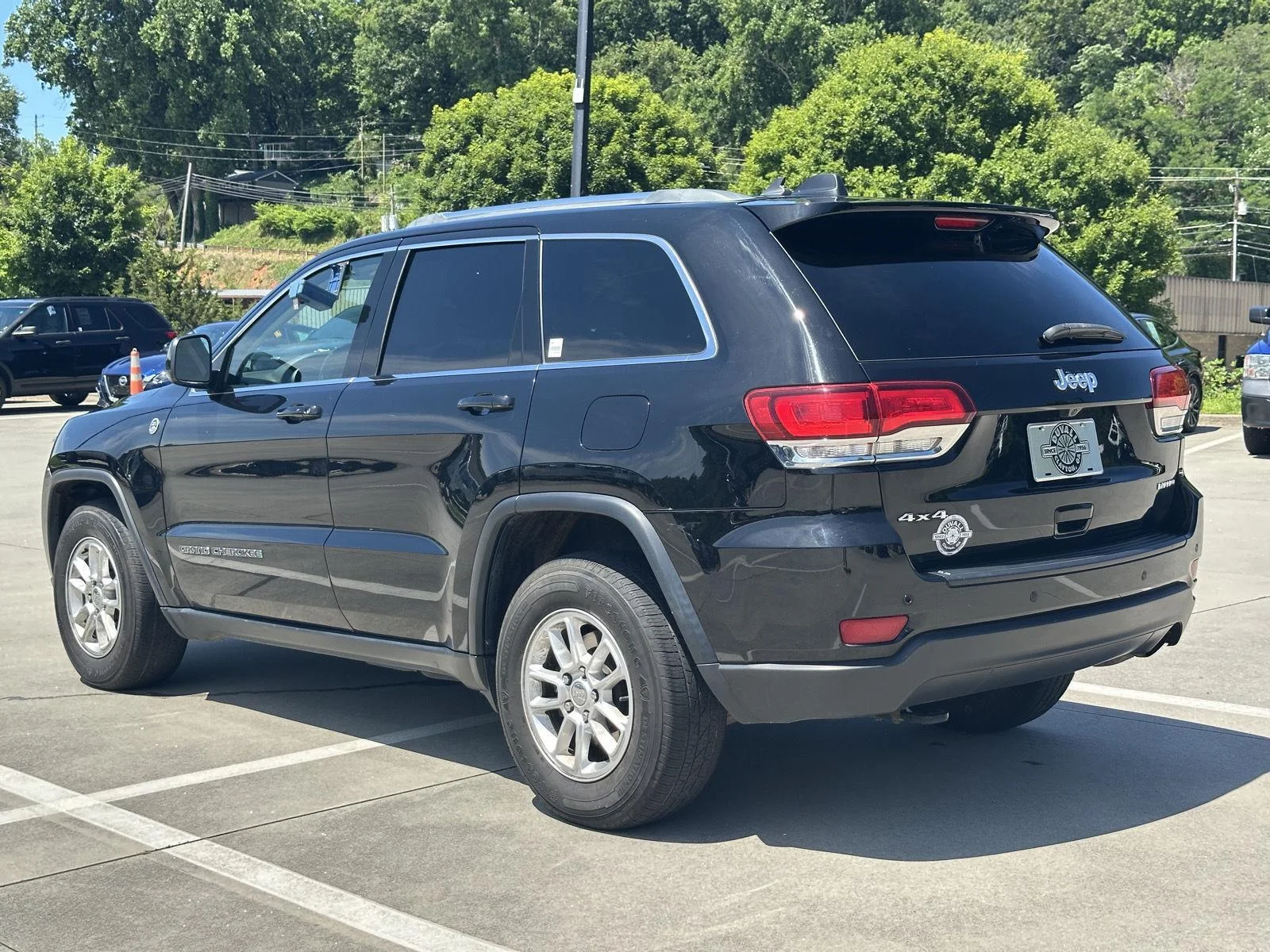 Used 2020 Diamond Black Jeep Laredo E image 5