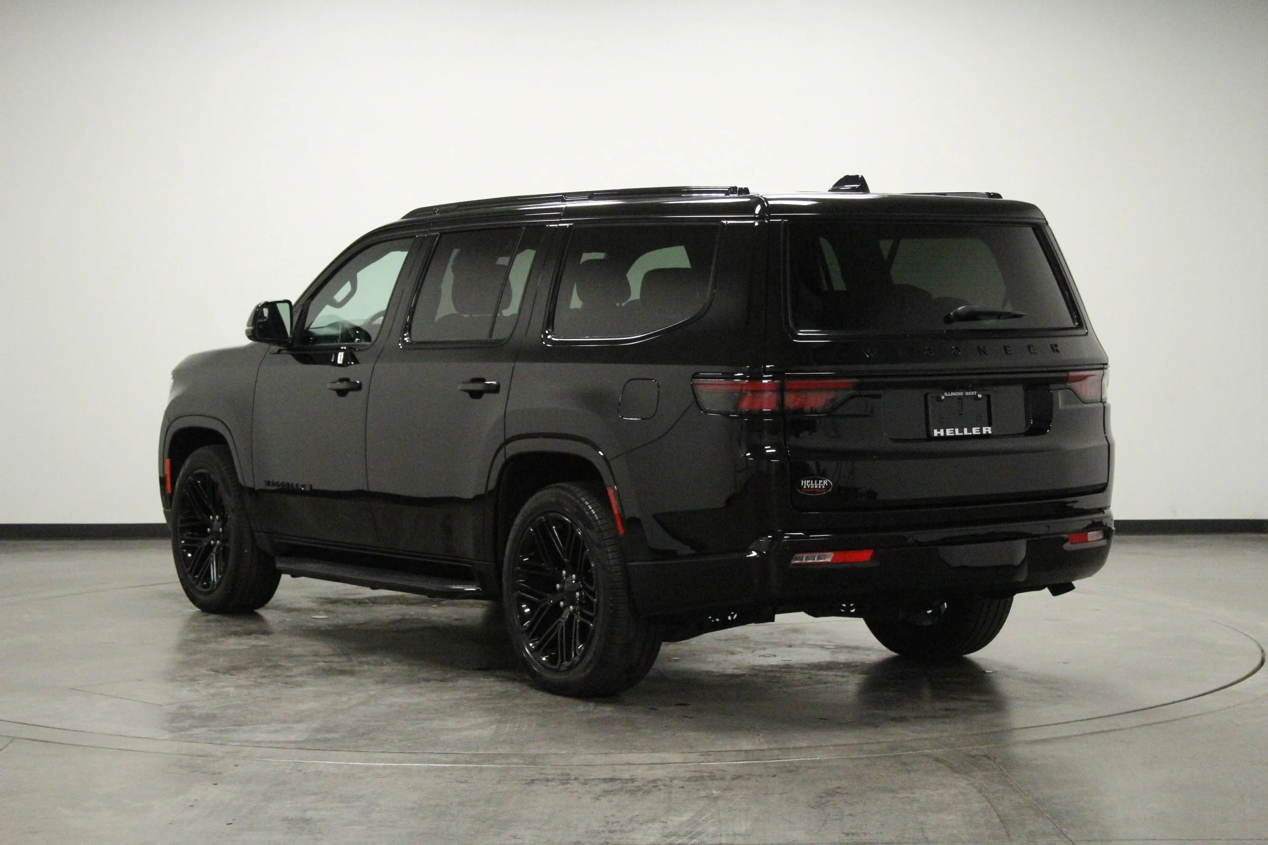 Used 2024 Diamond Black Crystal Pearlcoat Jeep Series II image 6
