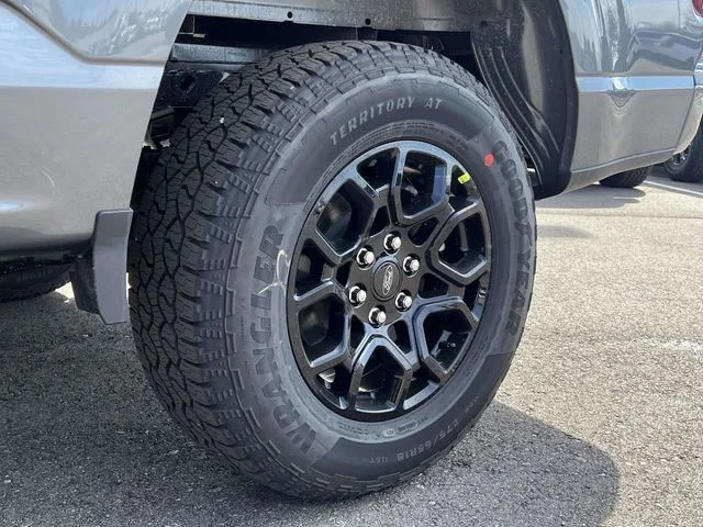 New 2026 Carbonized Gray Metallic Ford XLT image 9