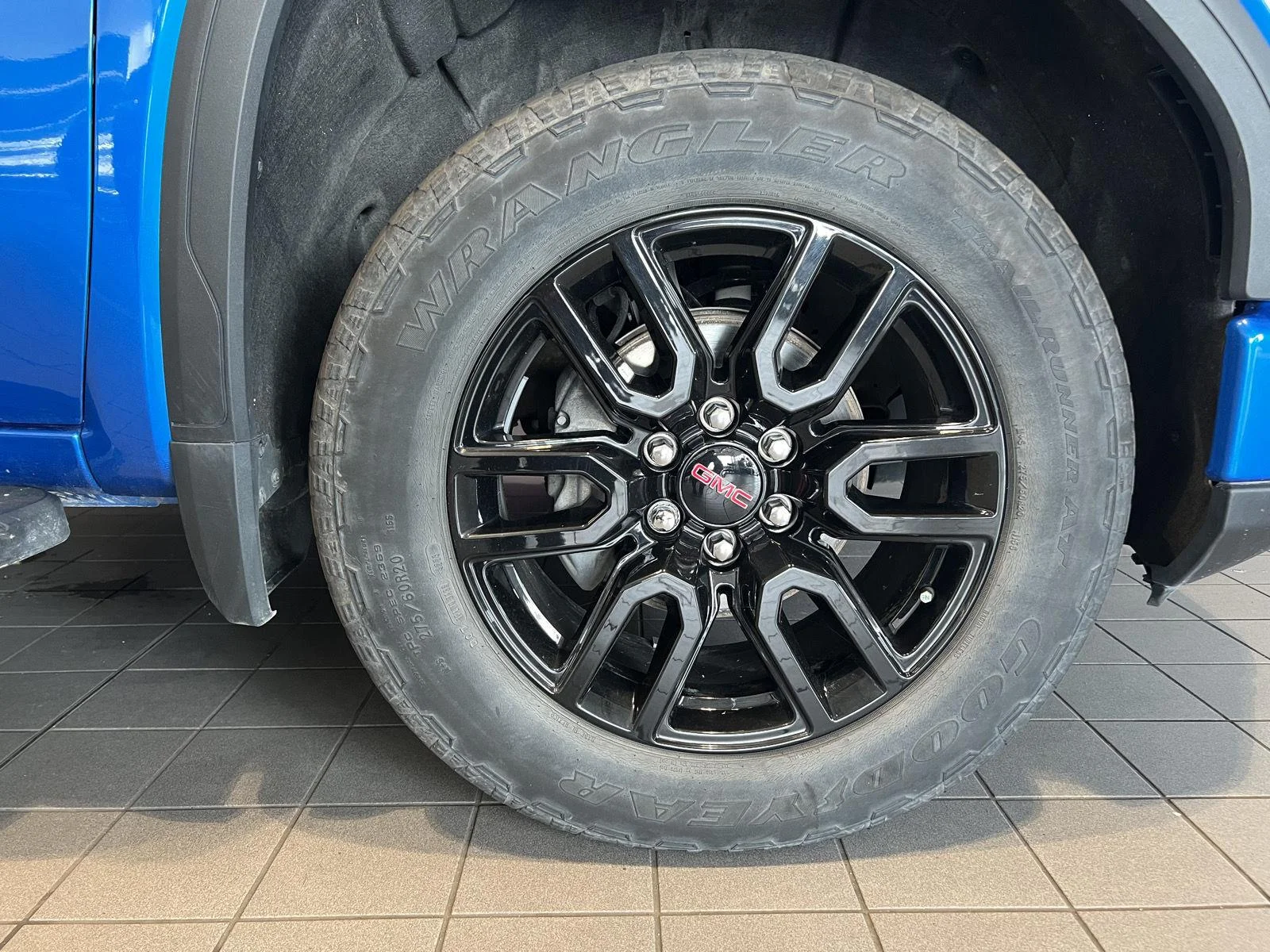 Used 2024 Dynamic Blue Metallic GMC Elevation image 14