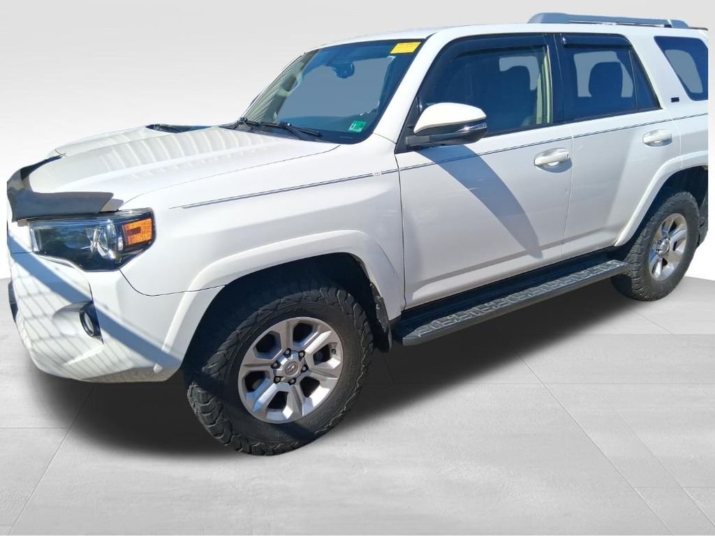 Used 2018 White Toyota SR5 Premium image 20