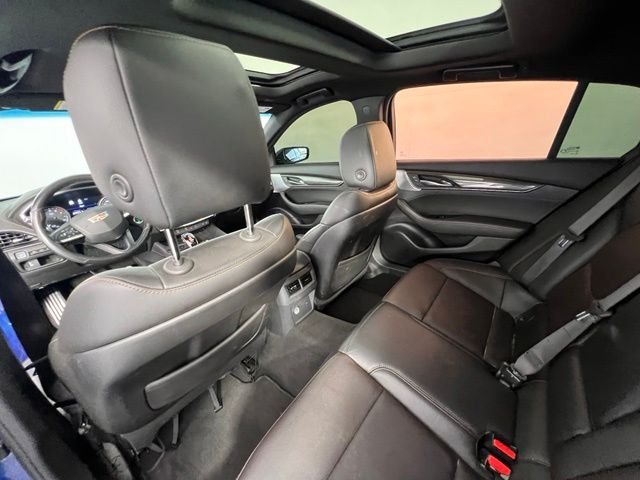 Used 2020  Cadillac Sport image 14