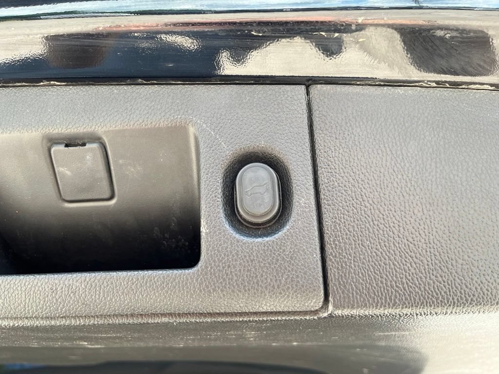 Used 2018 Onyx Black GMC Denali image 8