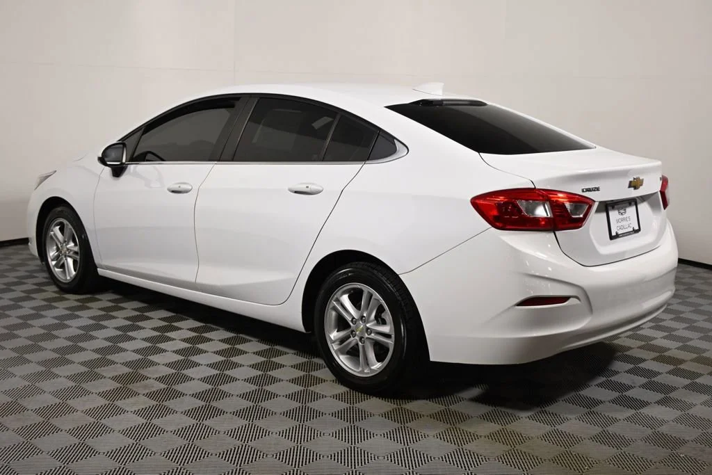 Used 2017 Chevrolet Cruze LT with VIN 1G1BE5SM2H7114861 for sale in Minneapolis, Minnesota