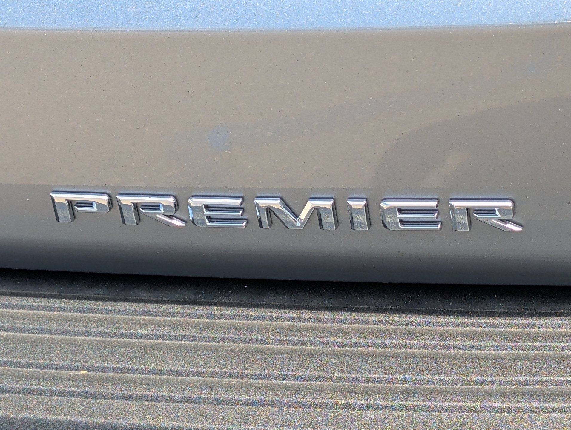2026 Chevrolet Suburban Premier - Photo 11