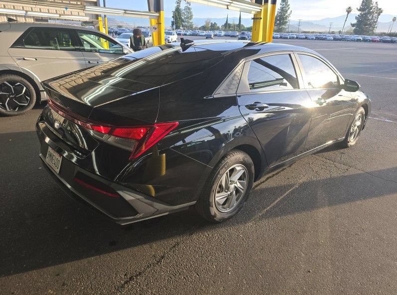 Used 2024 Hyundai Elantra SE with VIN KMHLL4DG0RU742774 for sale in Kansas City