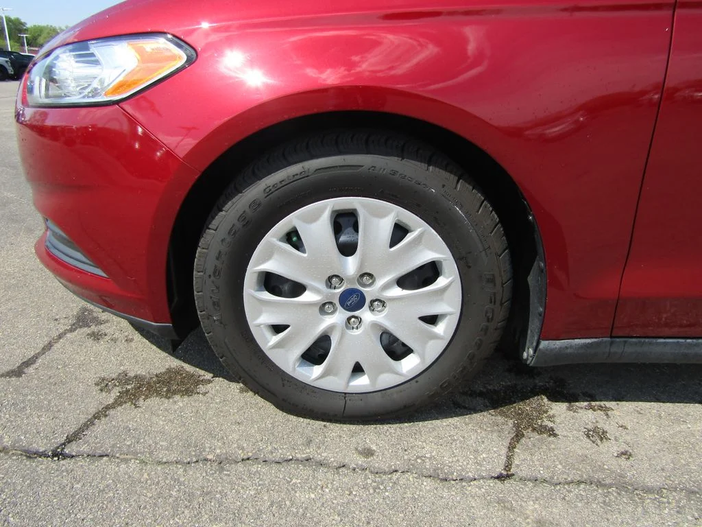 Used 2014 Ruby Red Tinted Clearcoat Ford S image 11