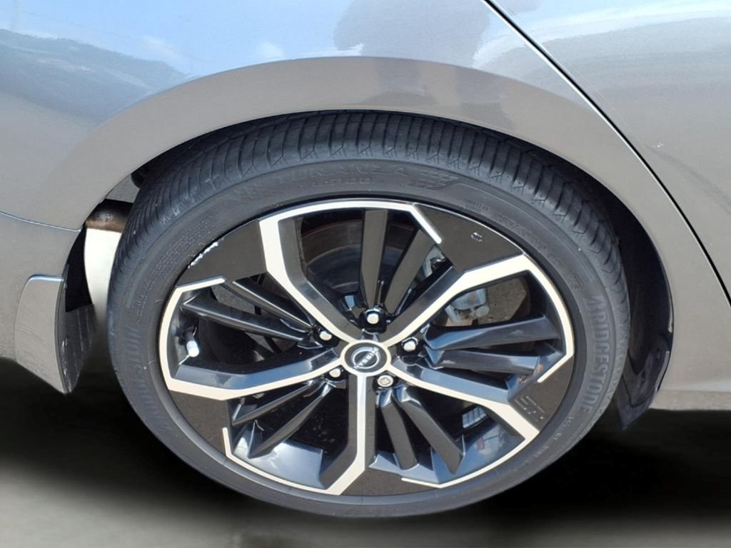 Used 2023 Gray Nissan 2.5 SR image 9