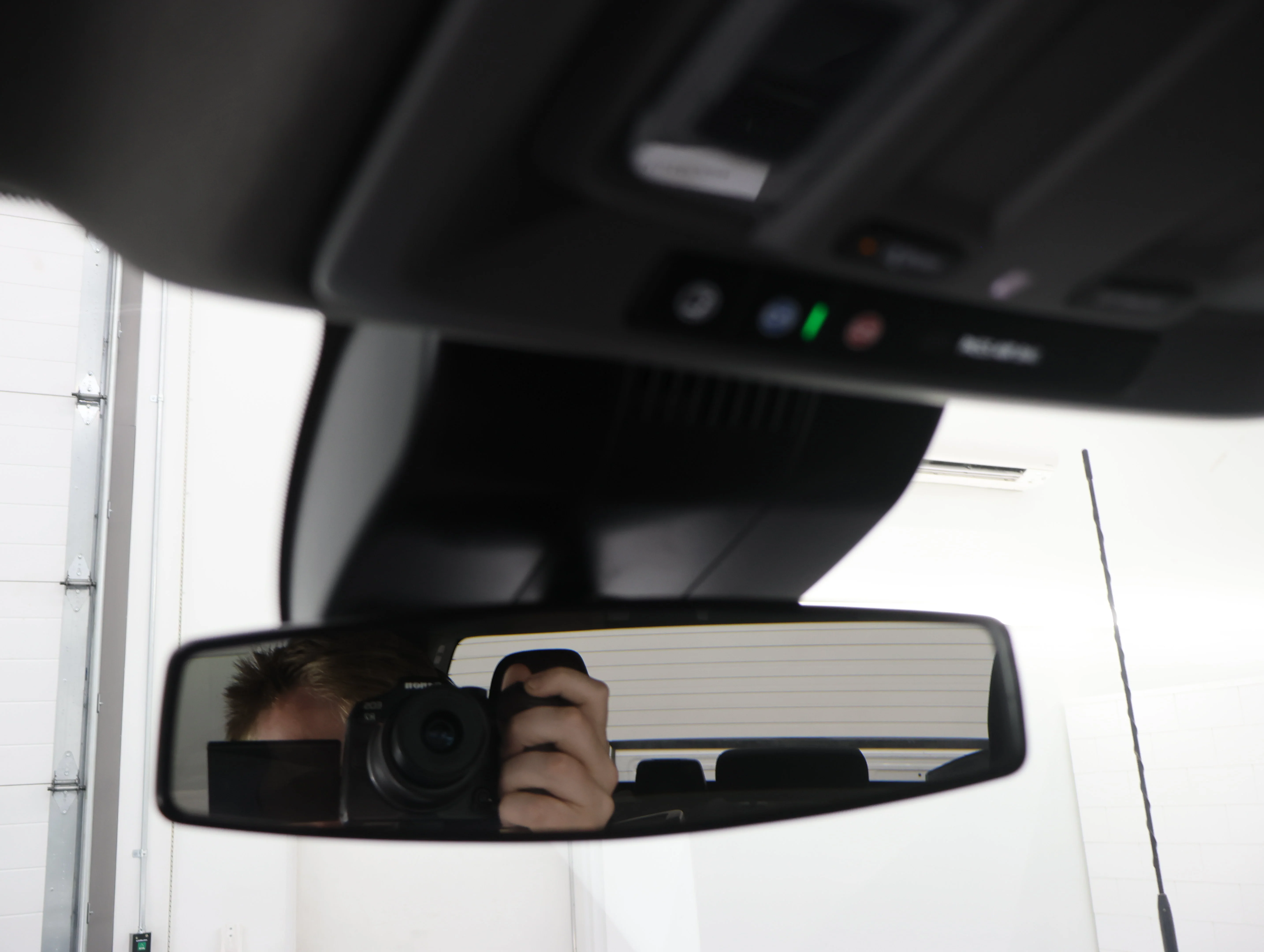 Used 2025 Summit White GMC SLE image 59