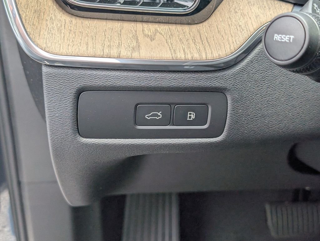 New 2026 Blue Volvo T8 Plus image 18