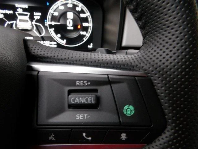 New 2025 Black Diamond/Alloy Silver Roof Mitsubishi SEL Platinum Edition image 35
