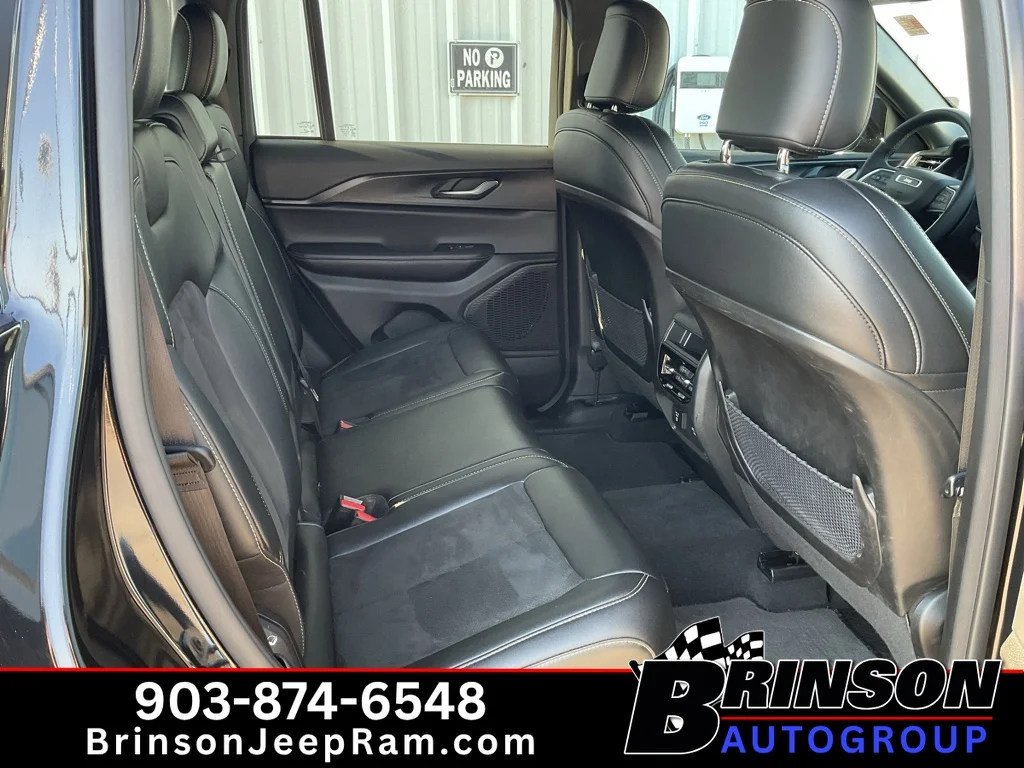 Used 2024 Diamond Black Crystal Pearlcoat Jeep Altitude image 21