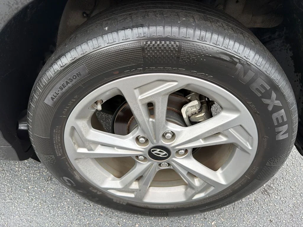 Used 2023 White Hyundai SEL image 19