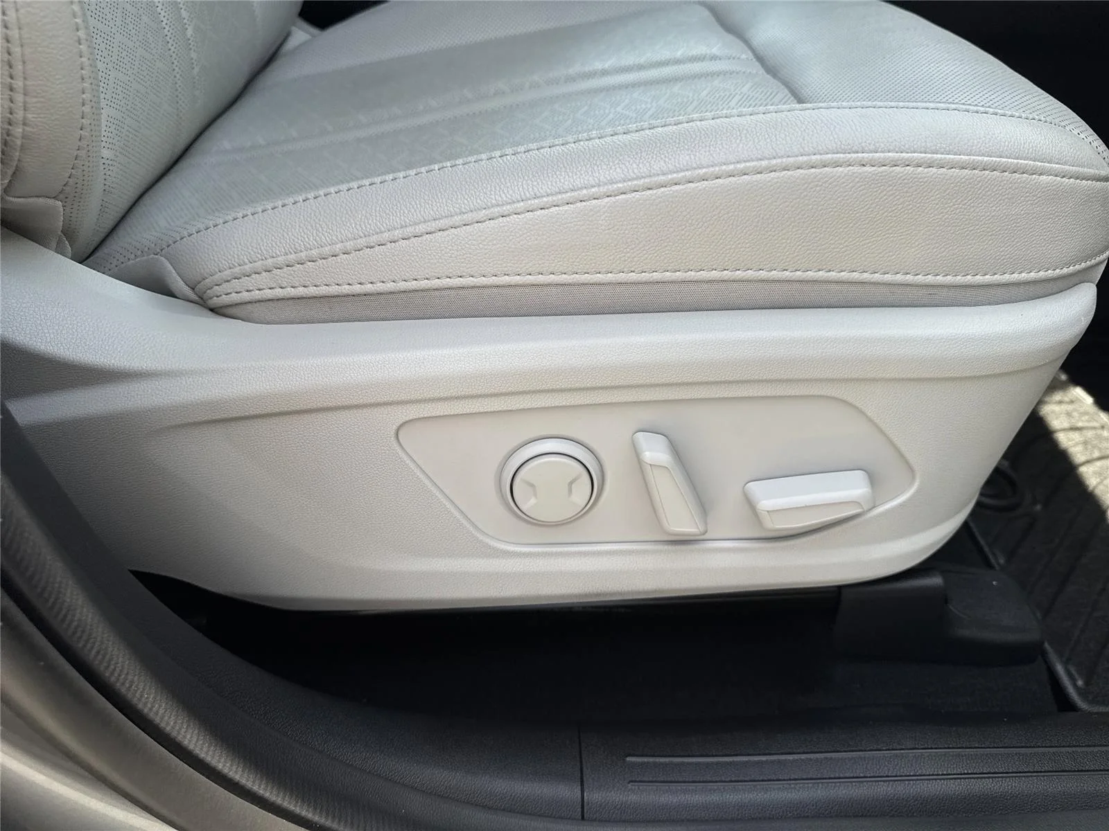Used 2022 Steel Gray Kia SX Prestige image 40
