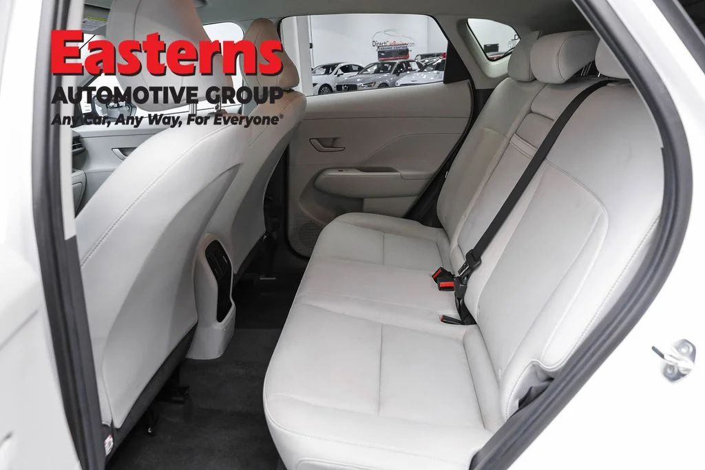 Used 2024 White Hyundai SEL image 21
